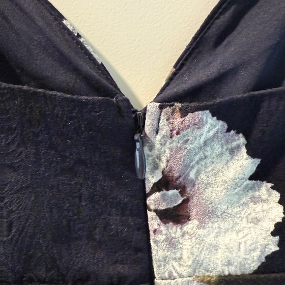 Bodycon Dynamite Flower Dress - Picture 3 of 4